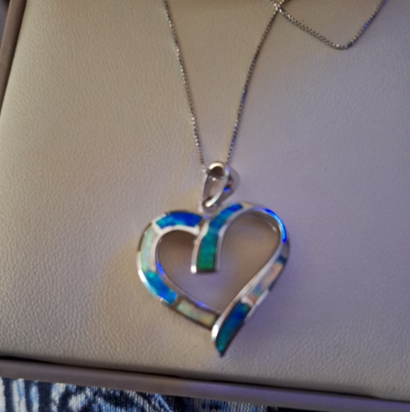 Beautiful Sterling Silver Chain with opal Heart Pendant - Picture 2 of 2